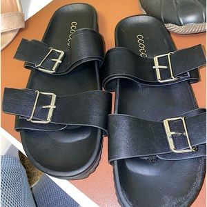 Black slide sandals!